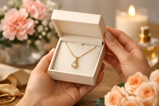 How to Choose a Necklace Gift for Mum Gold
