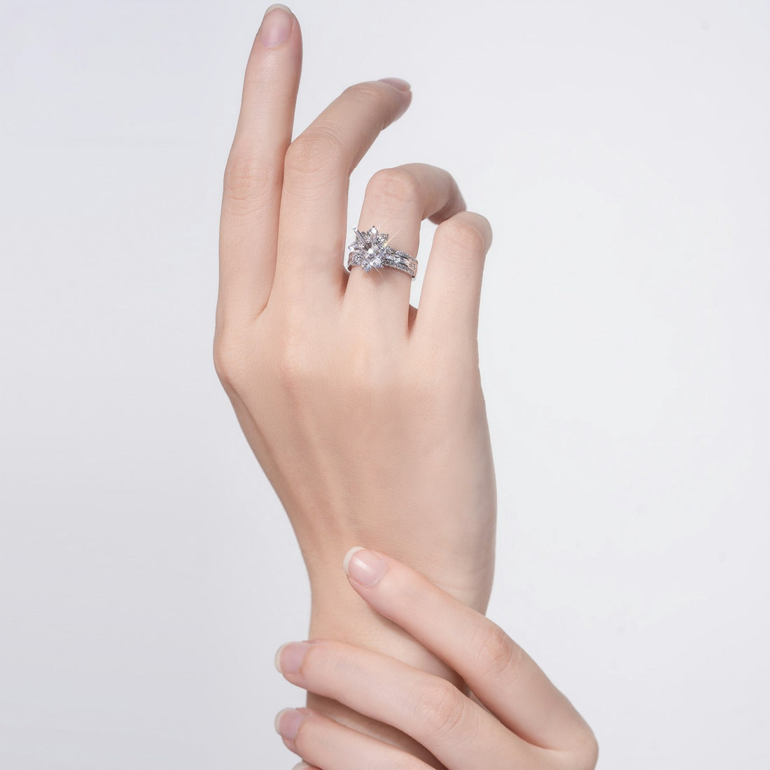 Oval Engagement Rings: The Complete UK Buying Guide