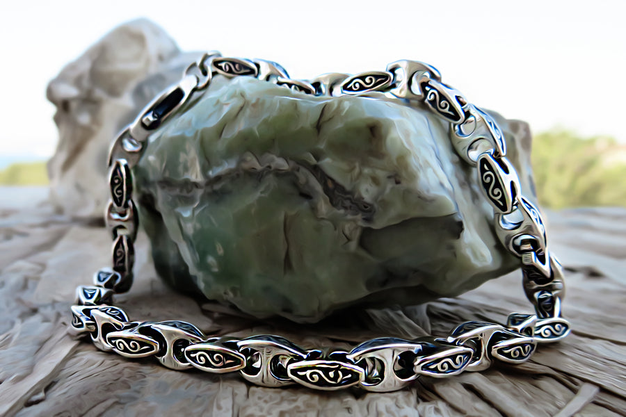 Gents silver bracelet in 925 sterling silver by Qutahia Jewellery.